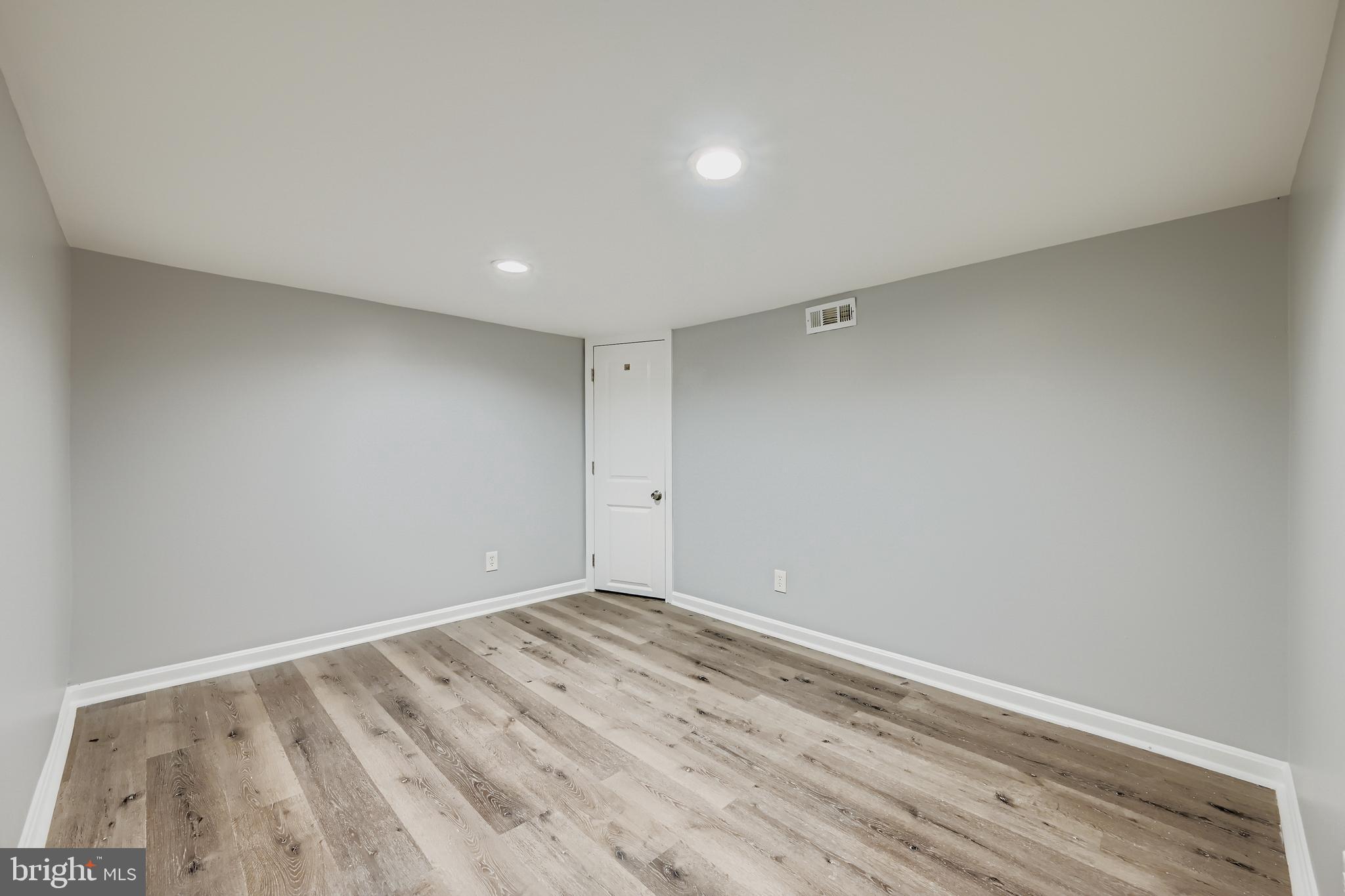 1229 North Point Road Dundalk, MD 21222 - Photo 18 of 28 a view of room