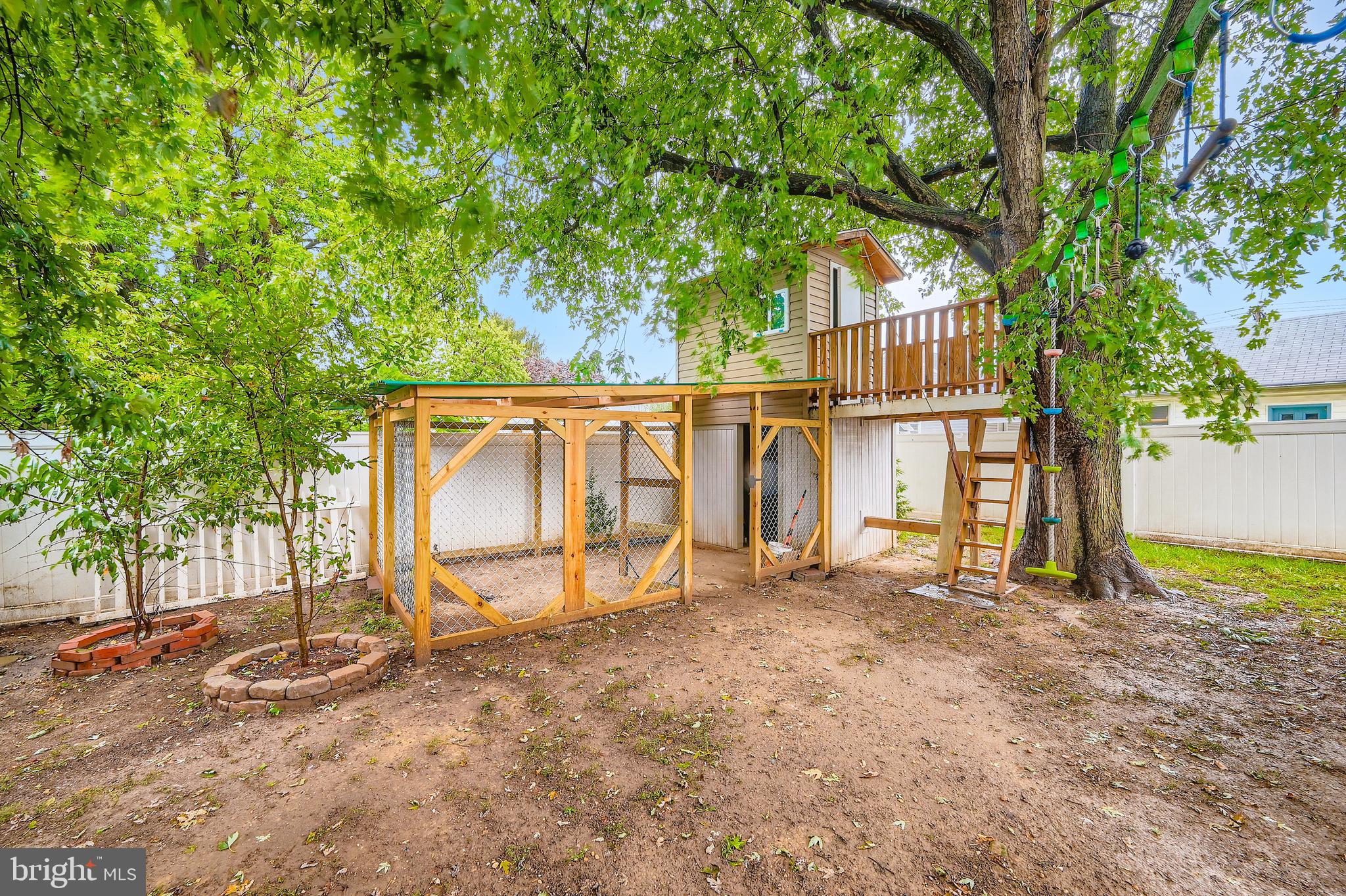 1229 North Point Road Dundalk, MD 21222 - Photo 27 of 28 a view of a yard with a tree