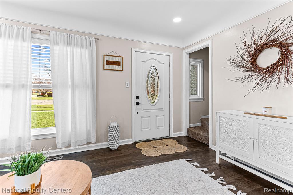 28871 Five Mile Road Livonia, MI 48154 - Photo 3 of 46 Gallery Image 3