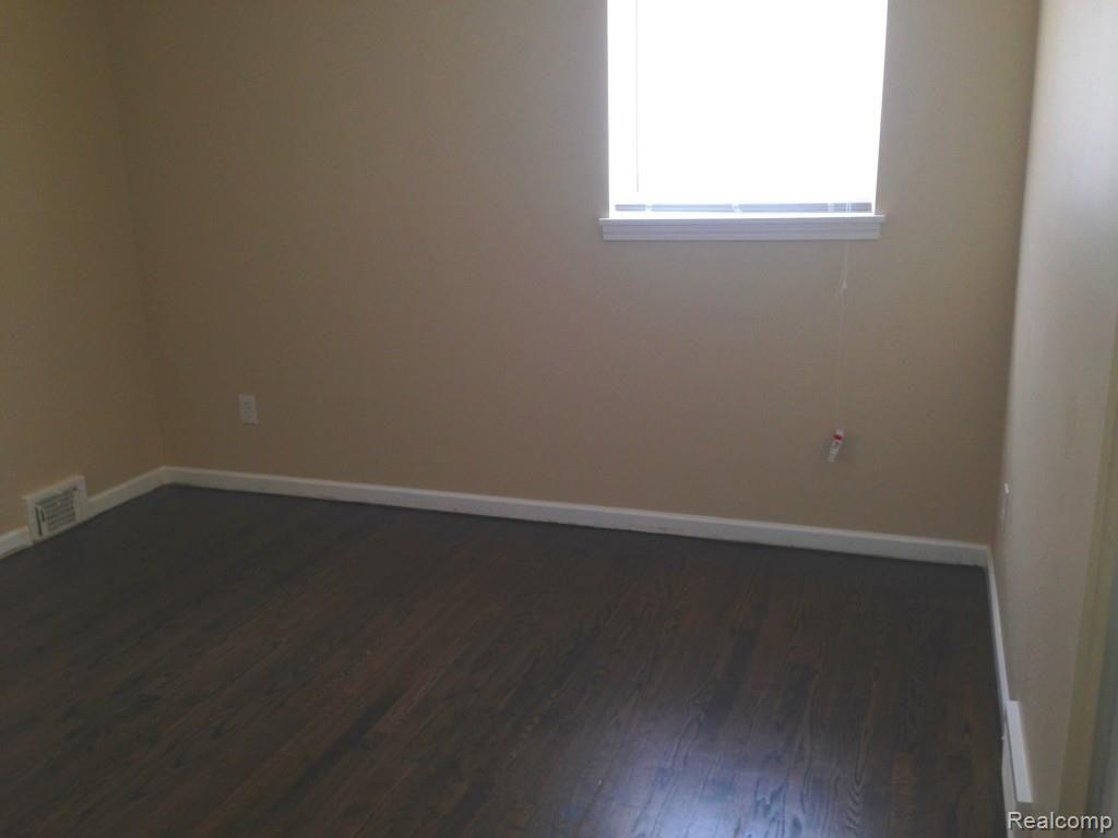 6039 Beech Daly Road Taylor, MI 48180 - Photo 10 of 20 IMG_2939.jpg
