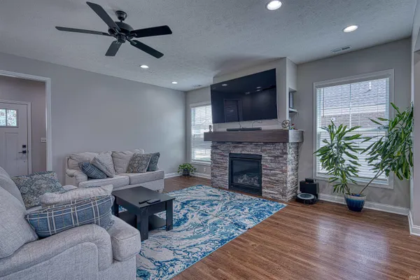 $449,900 | 5509 Camden Drive, Newburgh, IN 47630