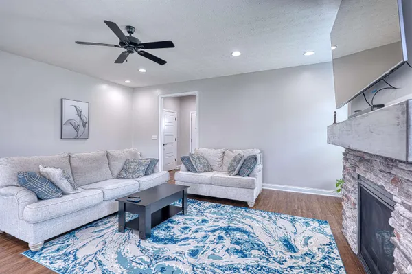 $449,900 | 5509 Camden Drive, Newburgh, IN 47630