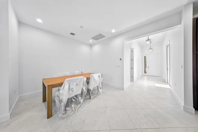 a view of livingroom with furniture