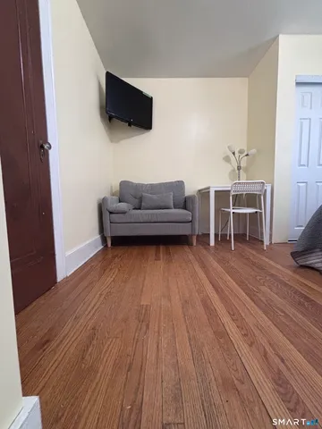 $1,200 | 324 Curtis Street, Meriden, CT 06450