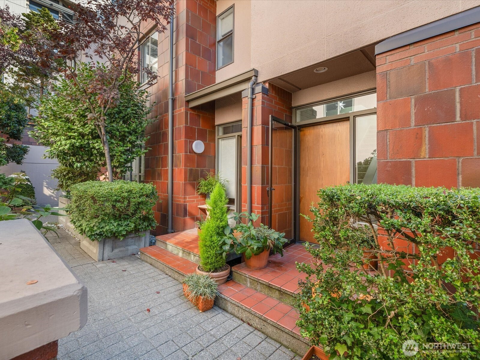 88 Virginia Street, Unit 3 Seattle, WA 98121 - Photo 31 of 40 front view of a house