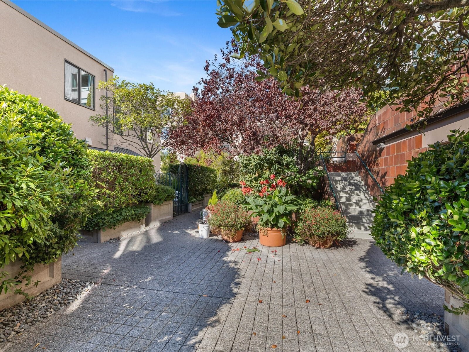 88 Virginia Street, Unit 3 Seattle, WA 98121 - Photo 32 of 40 a view of a backyard of the house