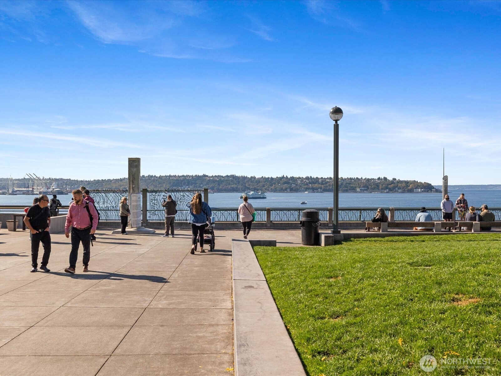 88 Virginia Street, Unit 3 Seattle, WA 98121 - Photo 40 of 40 a view of a swimming pool and a back yard