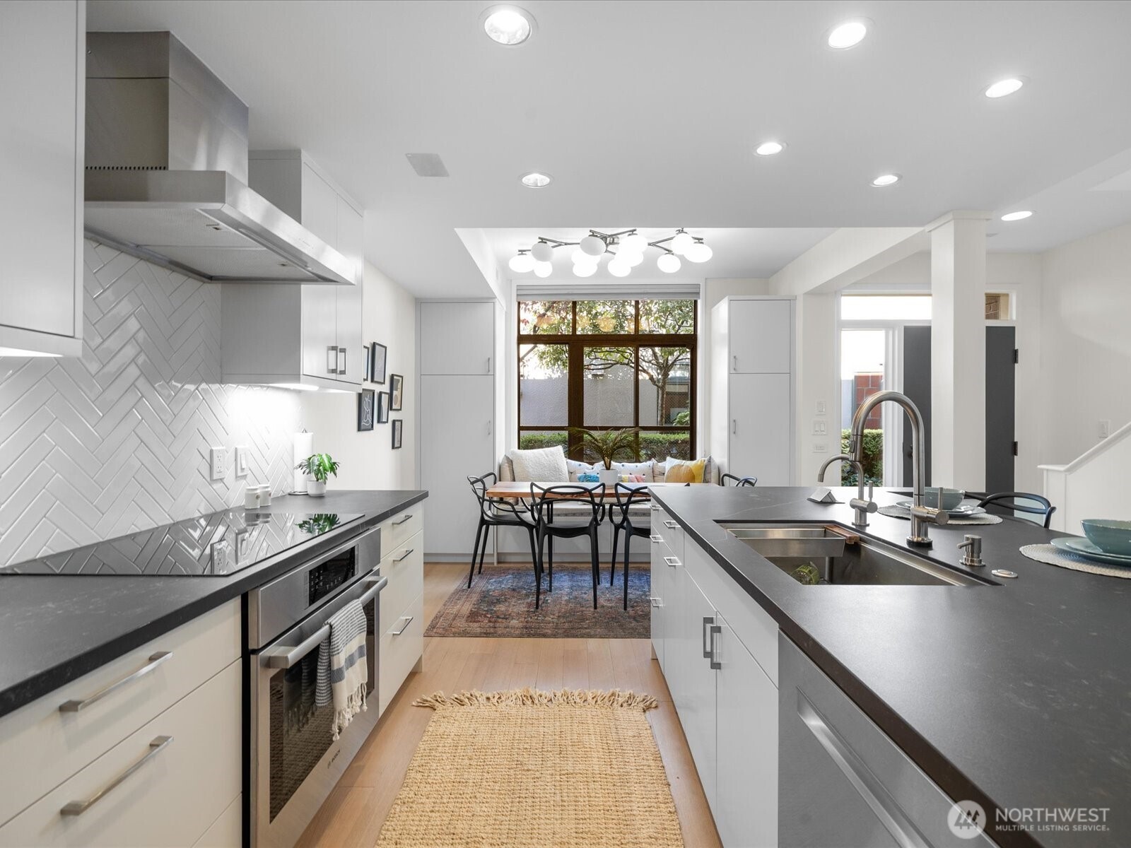 88 Virginia Street, Unit 3 Seattle, WA 98121 - Photo 9 of 40 a kitchen with lots of counter top space