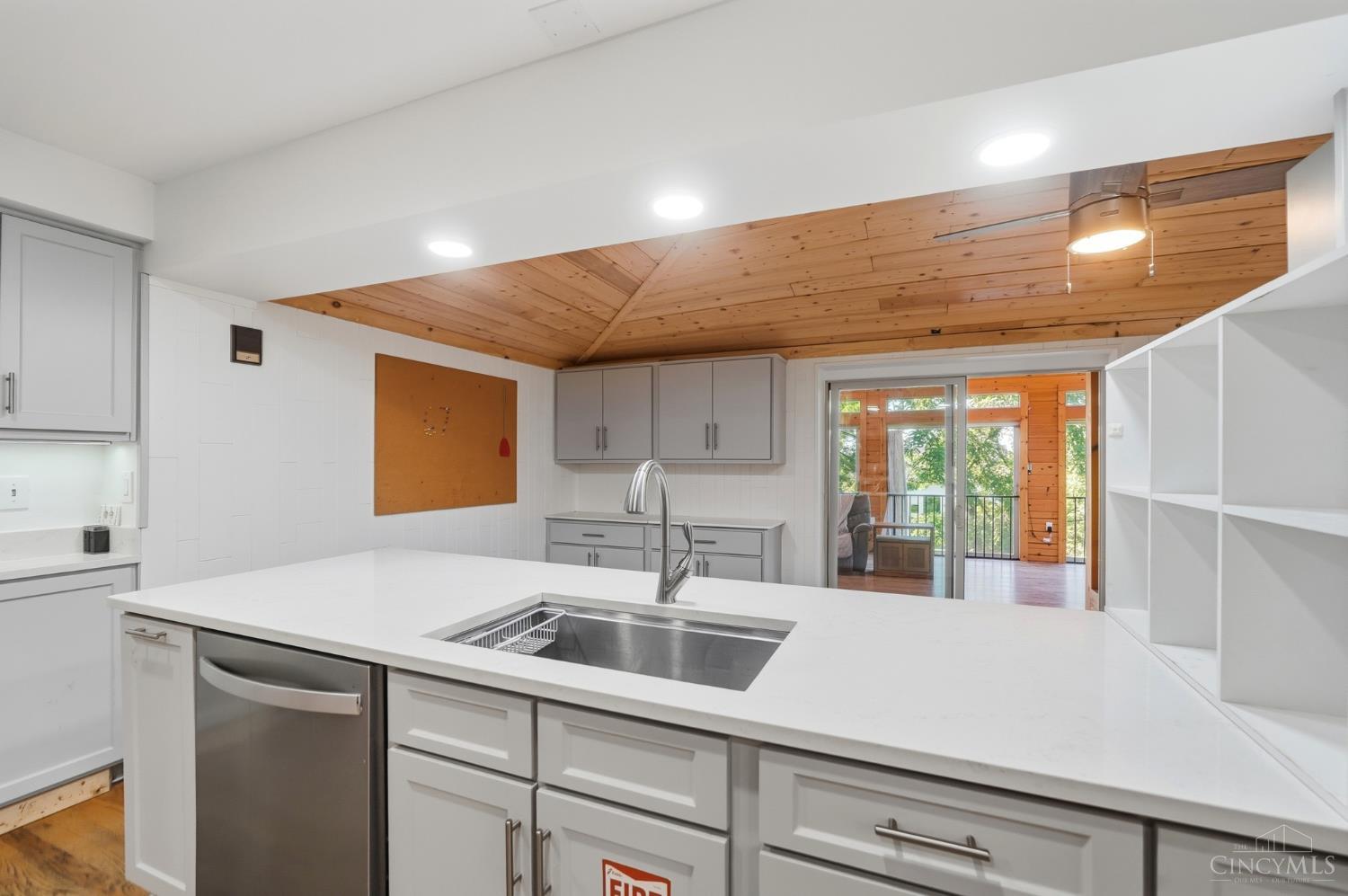 4605 Boomer Road Cincinnati, OH 45247 - Photo 14 of 69 Gallery Image 14