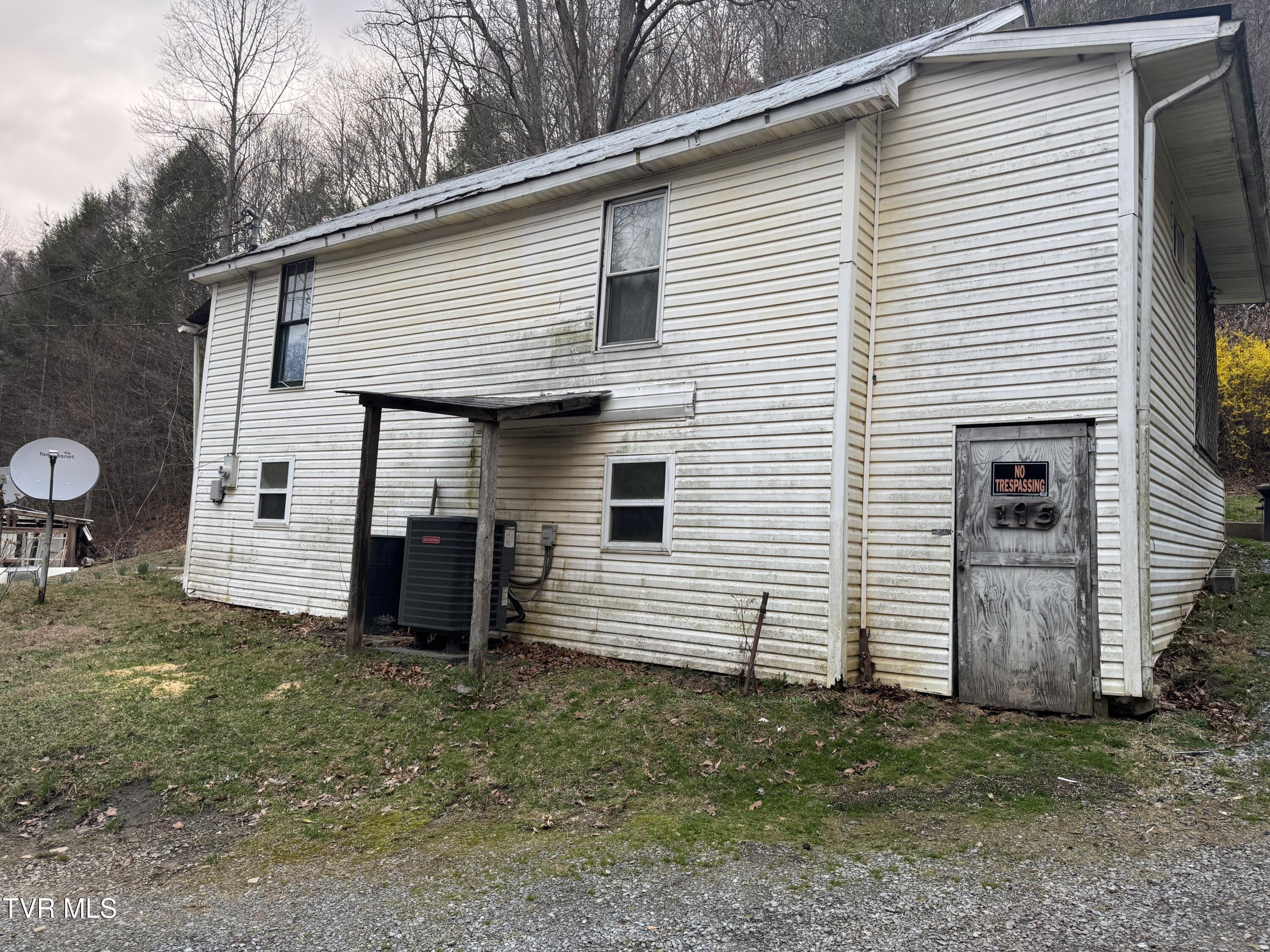 195 Hanging Tree Road Dante, VA 24237 - Photo 5 of 20 IMG_5602 2
