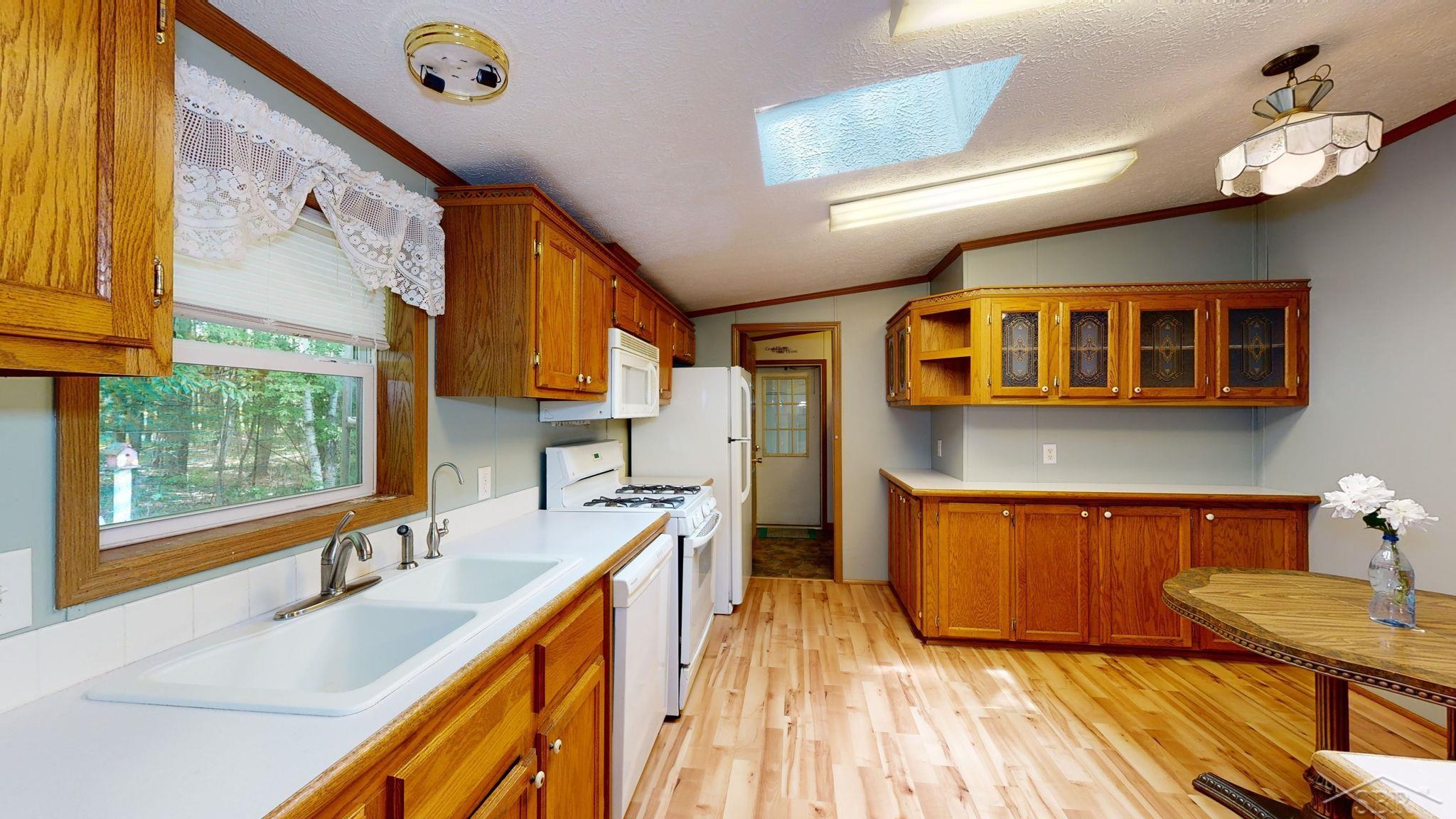 4524 Caine Road Vassar, MI 48768 - Photo 5 of 34 50112323-4.JPG