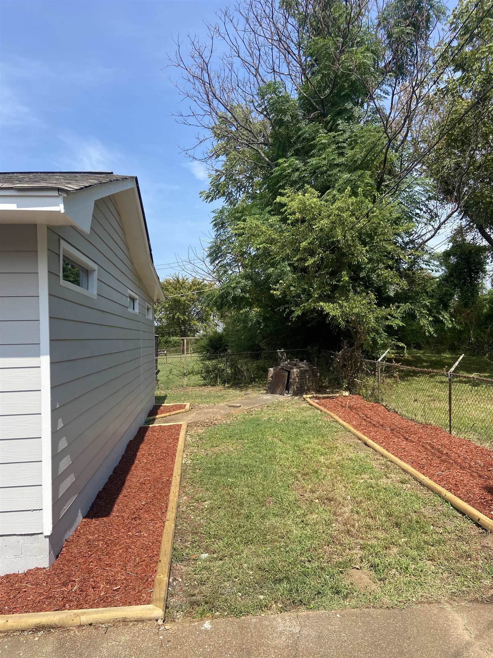 2394 Perry Road Memphis, TN 38106 - Photo 7 of 17 a view of a backyard