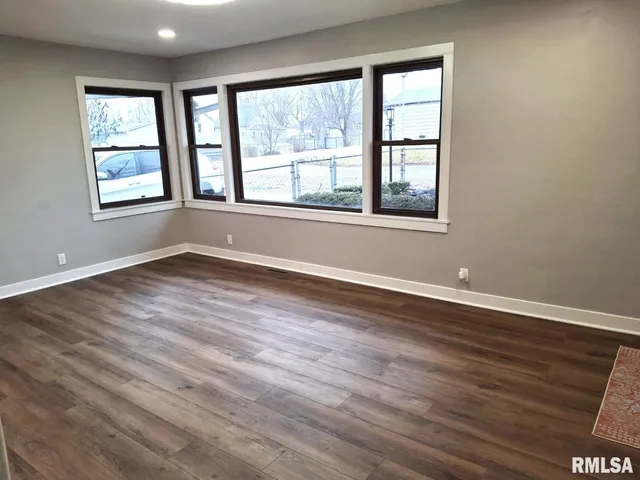 $130,000 | 300 4th Street, St. David, IL 61563