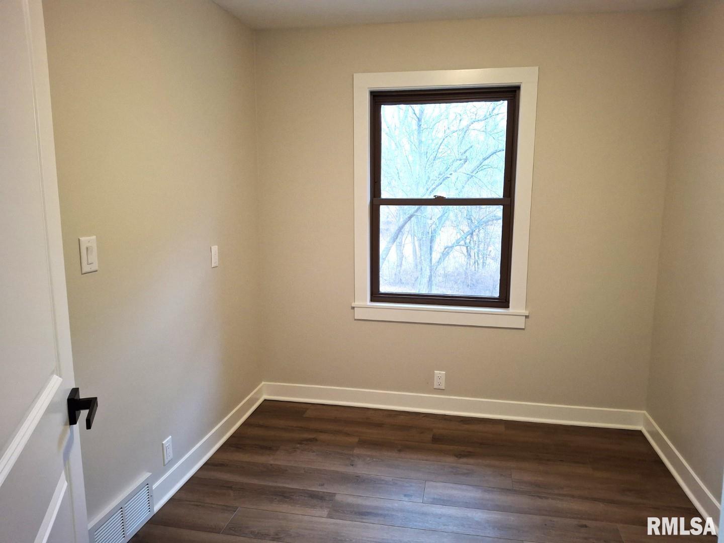 300 4th Street St. David, IL 61563 - Photo 17 of 46