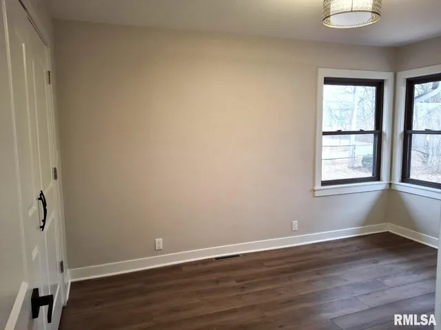 $130,000 | 300 4th Street, St. David, IL 61563