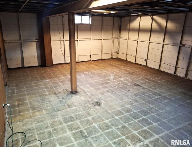 $130,000 | 300 4th Street, St. David, IL 61563