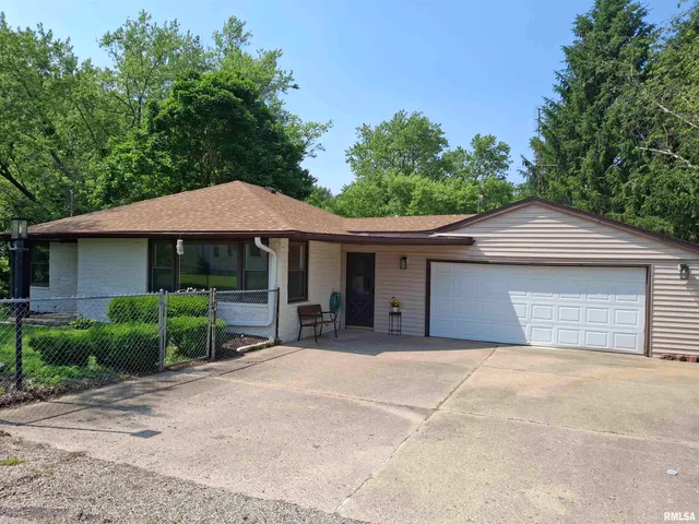 $130,000 | 300 4th Street, St. David, IL 61563