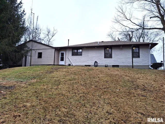 $130,000 | 300 4th Street, St. David, IL 61563