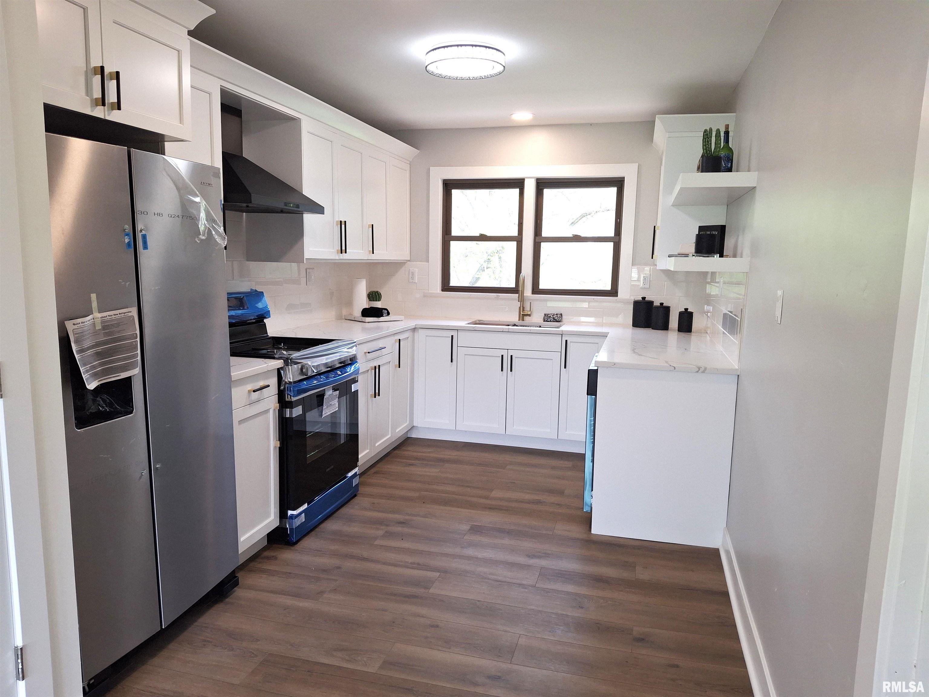 300 4th Street St. David, IL 61563 - Photo 5 of 46