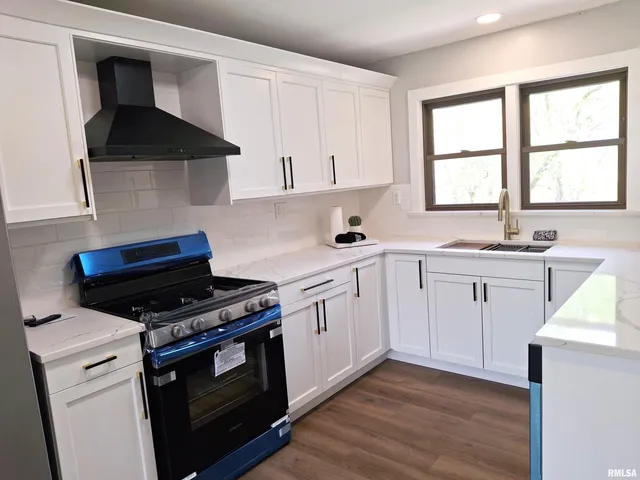 $130,000 | 300 4th Street, St. David, IL 61563