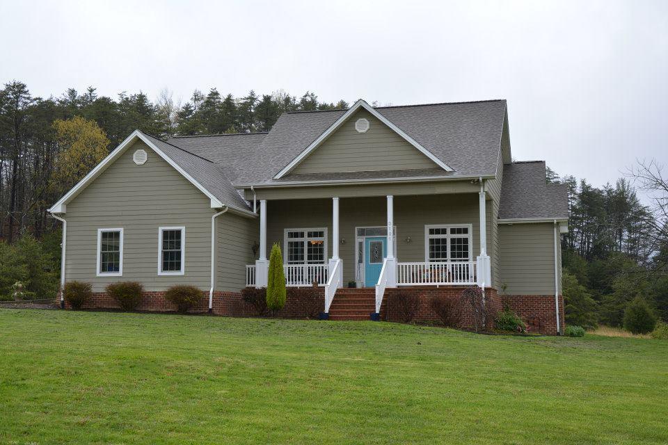 3121 New Ridge Road Elliston, VA 24087 - Photo 1 of 28 a front view of house with yard and green space