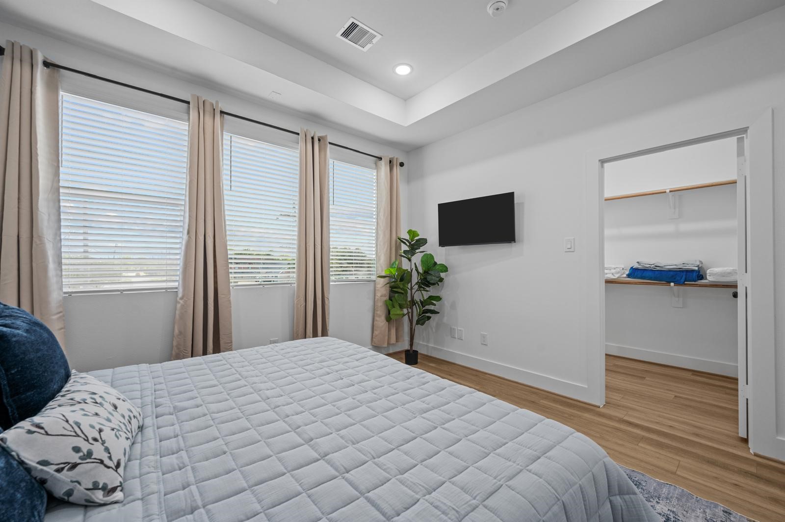 4201 Stassen Street Houston, TX 77051 - Photo 3 of 32 a bedroom with a bed and a potted plant