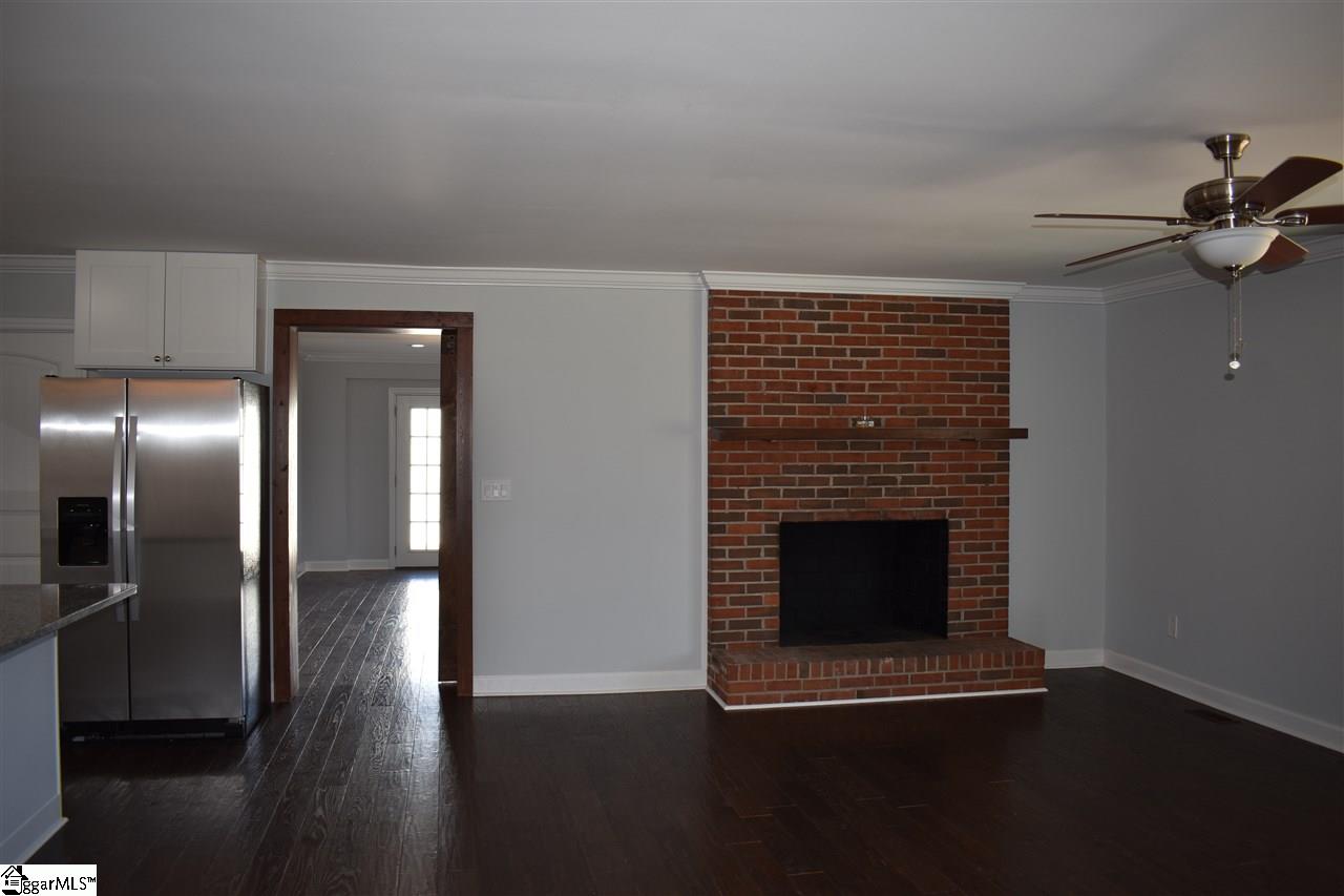 213 Nottingham Way Easley, SC 29640 - Photo 3 of 36
