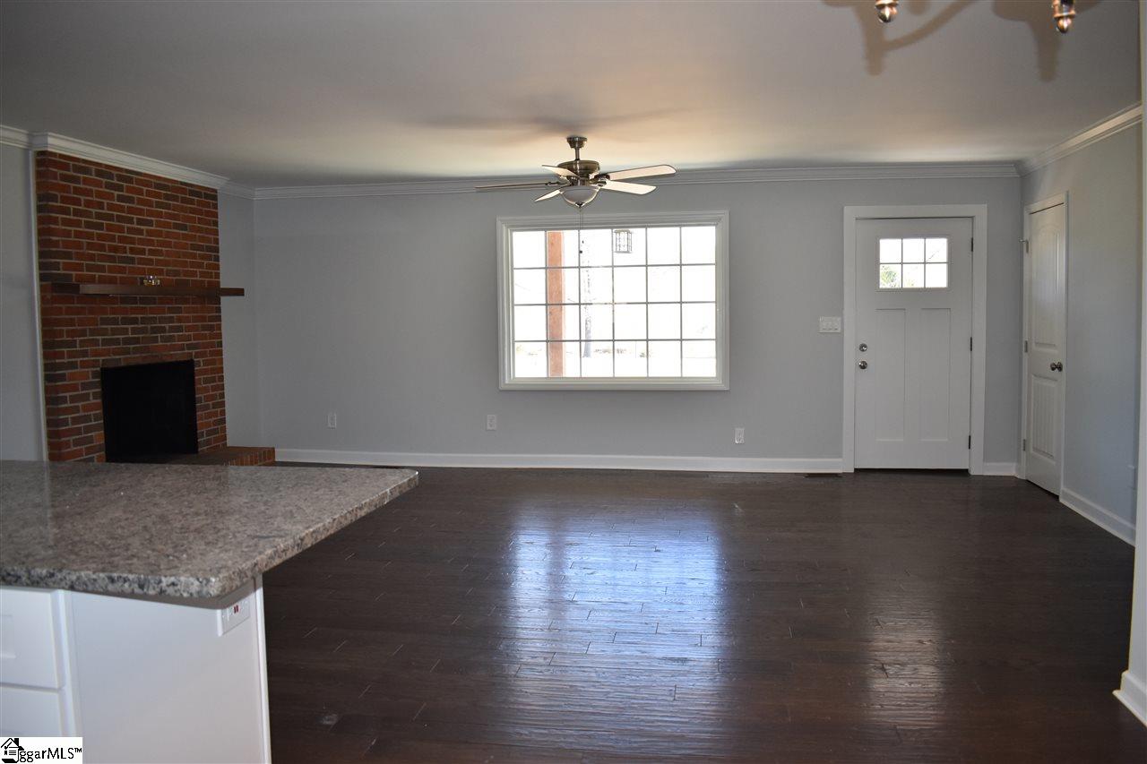 213 Nottingham Way Easley, SC 29640 - Photo 4 of 36