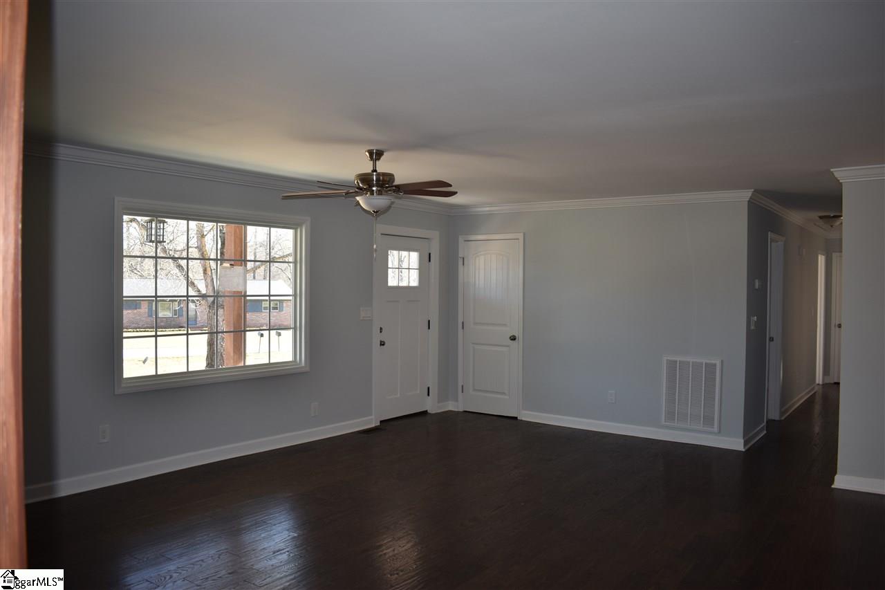 213 Nottingham Way Easley, SC 29640 - Photo 5 of 36