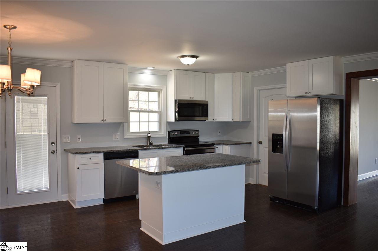 213 Nottingham Way Easley, SC 29640 - Photo 7 of 36