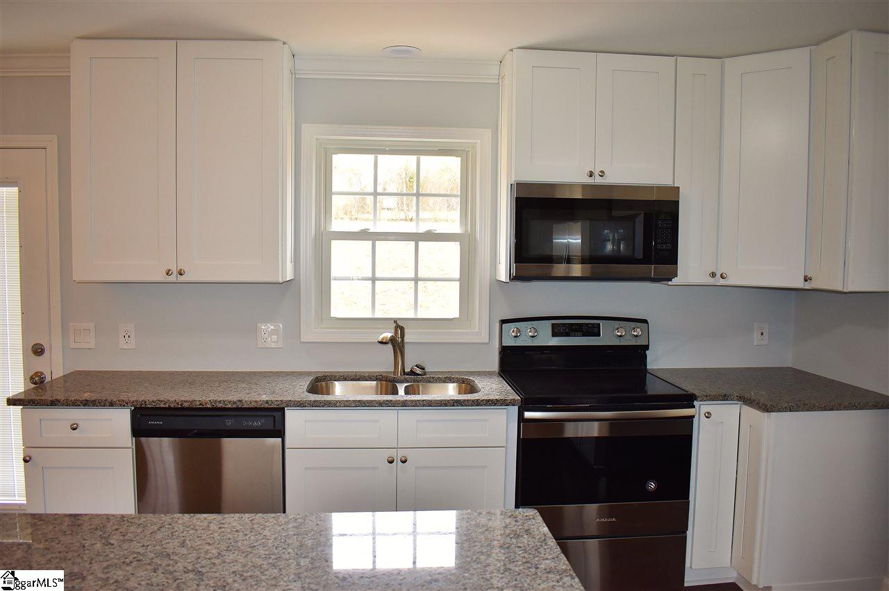 213 Nottingham Way Easley, SC 29640 - Photo 9 of 36