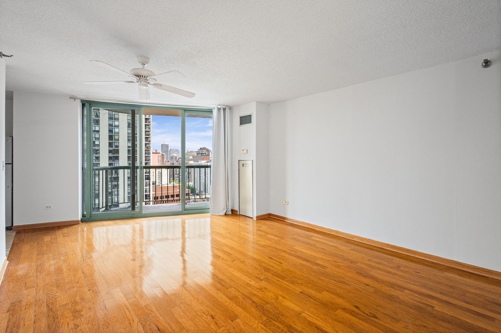 111 West Maple Street, Unit 1807 Chicago, IL 60610 - Photo 19 of 36