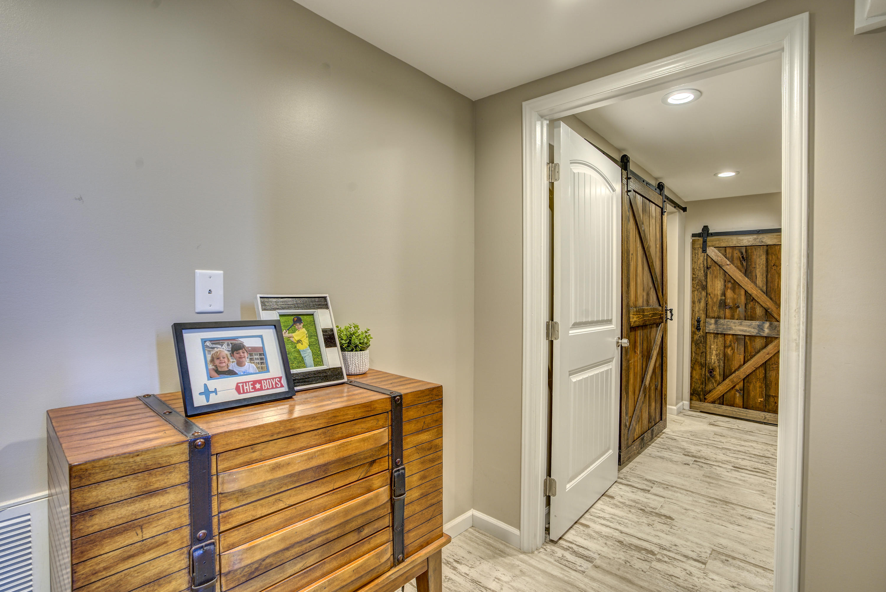 3220 Knob Creek Road Gray, TN 37615 - Photo 37 of 64 Downstairs foyer
