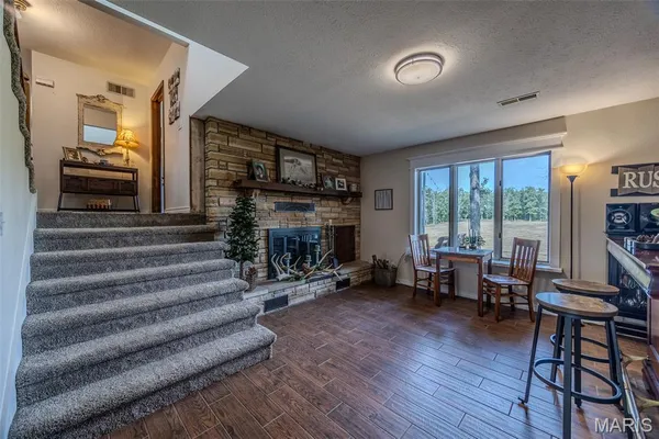 $650,000 | 14675 Edison Road, Lebanon, MO 65536