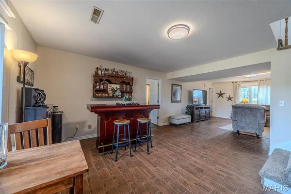 $650,000 | 14675 Edison Road, Lebanon, MO 65536