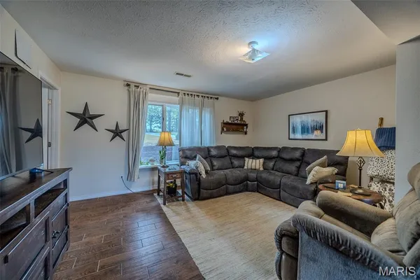 $650,000 | 14675 Edison Road, Lebanon, MO 65536