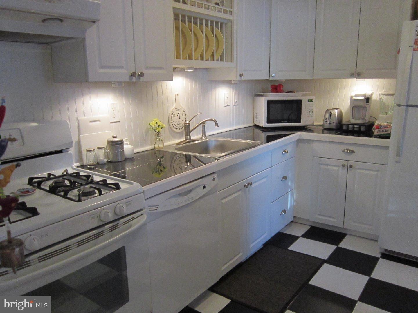 360 Valley View Road Springfield, PA 19064 - Photo 4 of 20 Kitchen