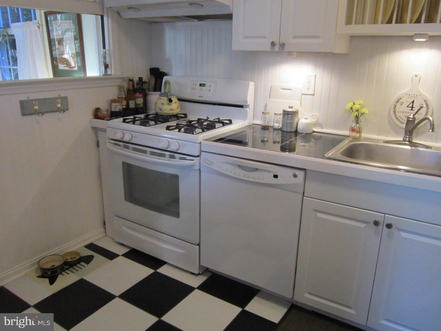 360 Valley View Road Springfield, PA 19064 - Photo 5 of 20 Kitchen