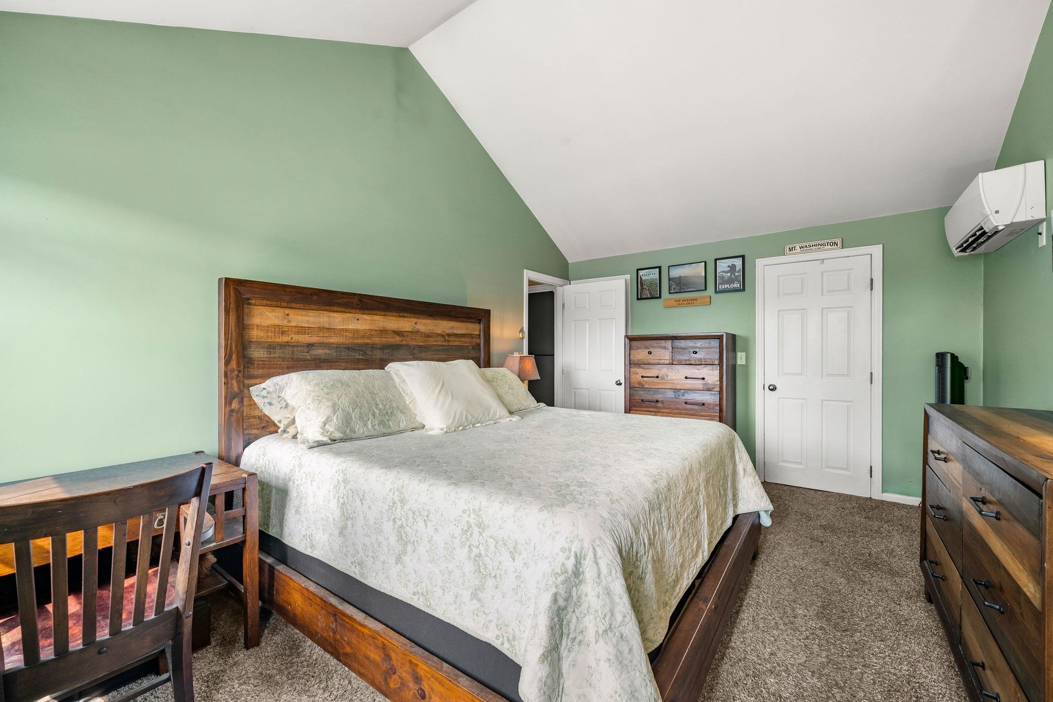 4 Squamscott Avenue Derry, NH 03038 - Photo 14 of 23
