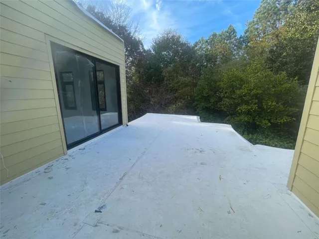 a view of an empty room with windows and closet