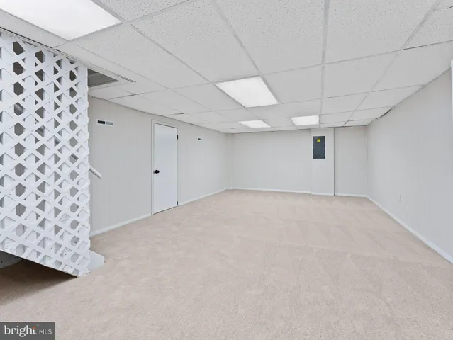 a view of a yard with an trees