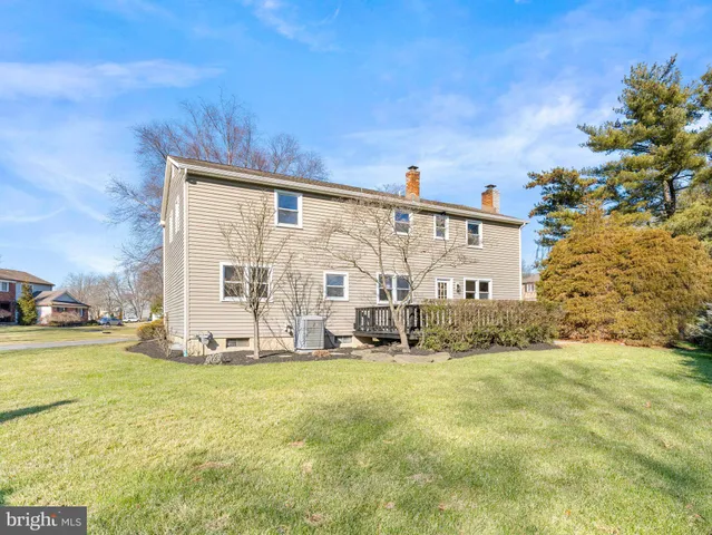 a view of residential houses with outdoor space