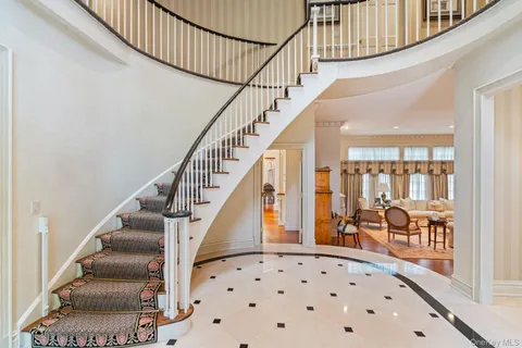 $3,950,000 | 8 High Meadow Court, Glen Head, NY 11545