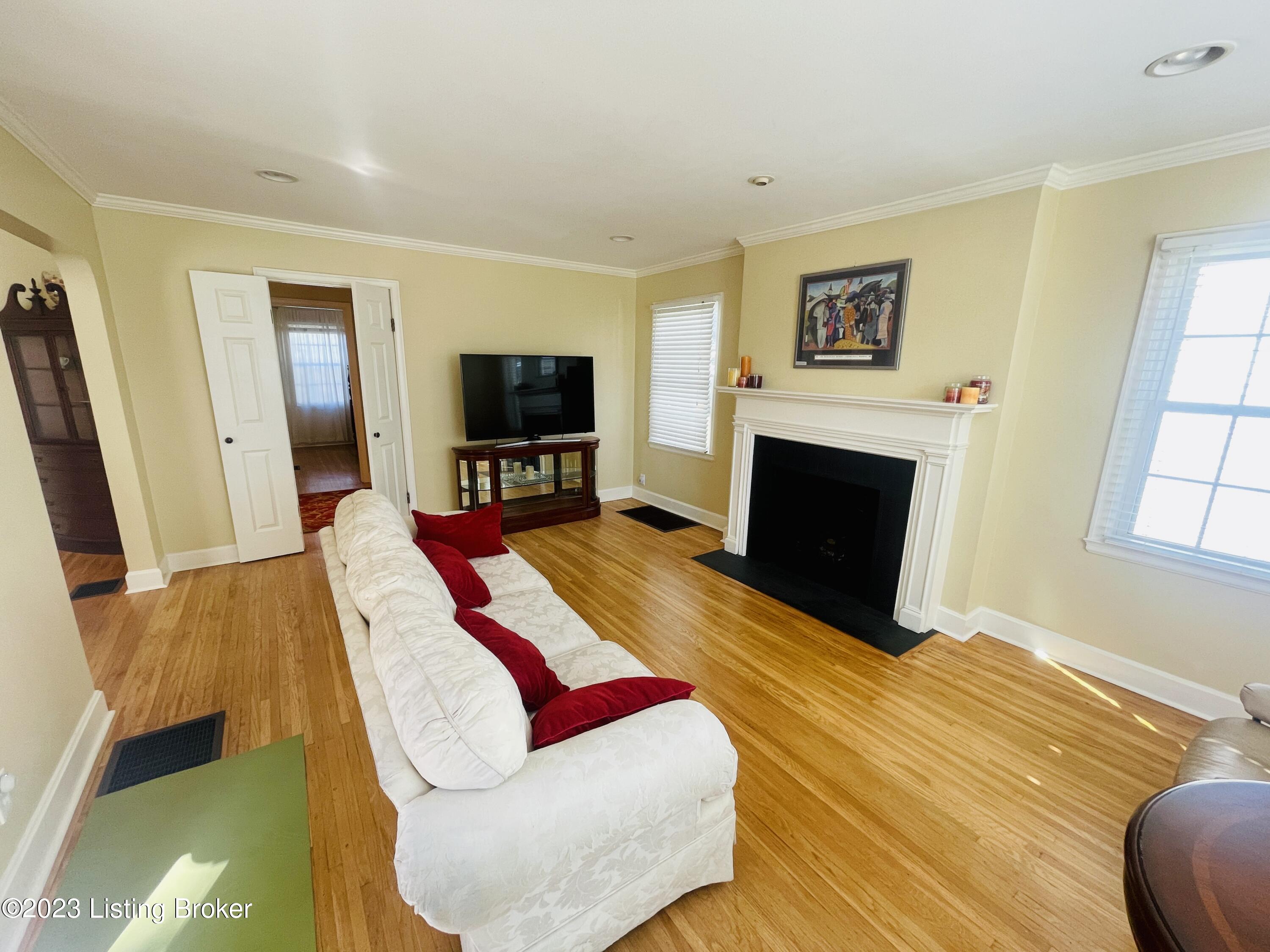 4209 Winchester Road Louisville, KY 40207 - Photo 5 of 23 Family Room