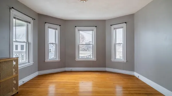 $3,890 | 106 Beacon Street, Unit 3, Somerville, MA 02143