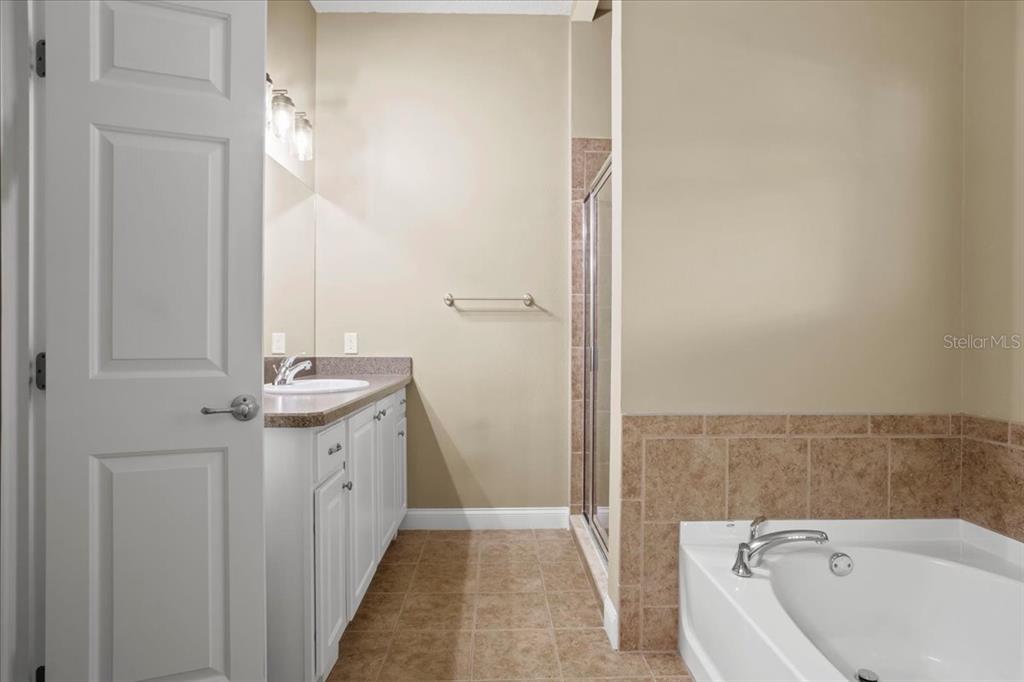 16704 Northwest 166th Road Alachua, FL 32615 - Photo 19 of 36