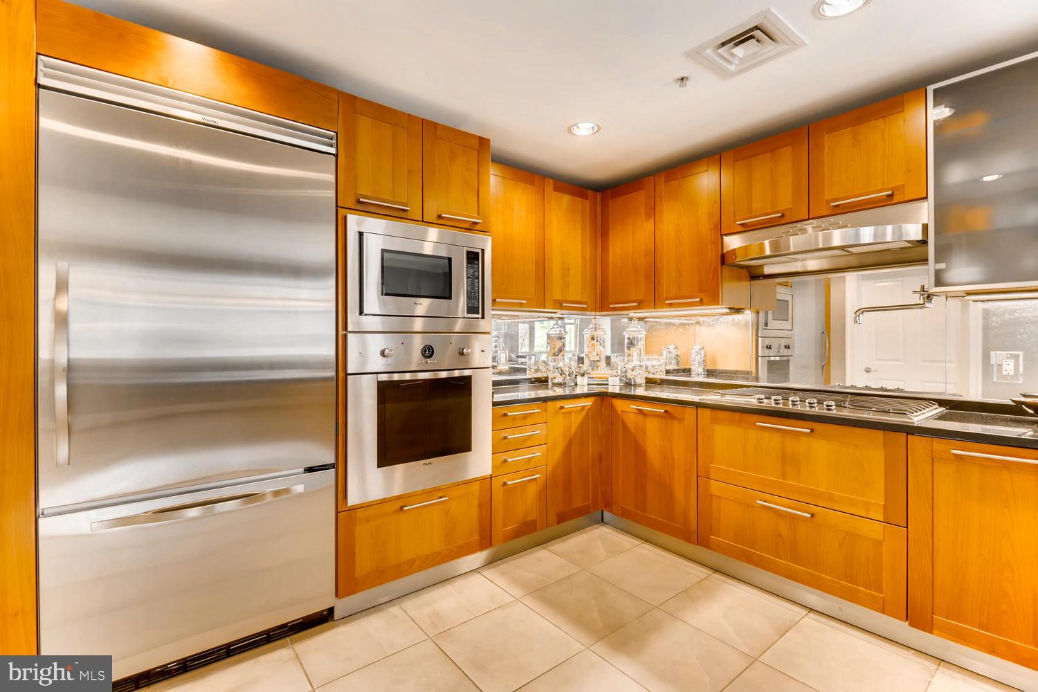 801 Key Highway, Unit 364 Baltimore, MD 21230 - Photo 18 of 51 Kitchen