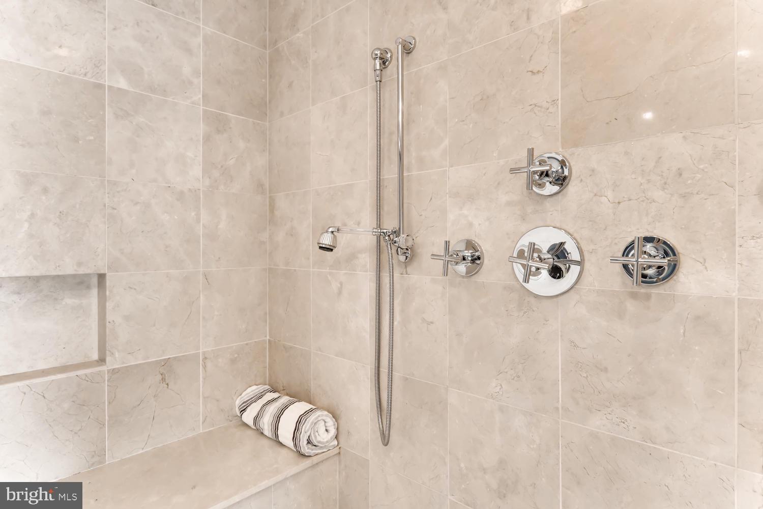 801 Key Highway, Unit 364 Baltimore, MD 21230 - Photo 29 of 51 Master Spa Bath