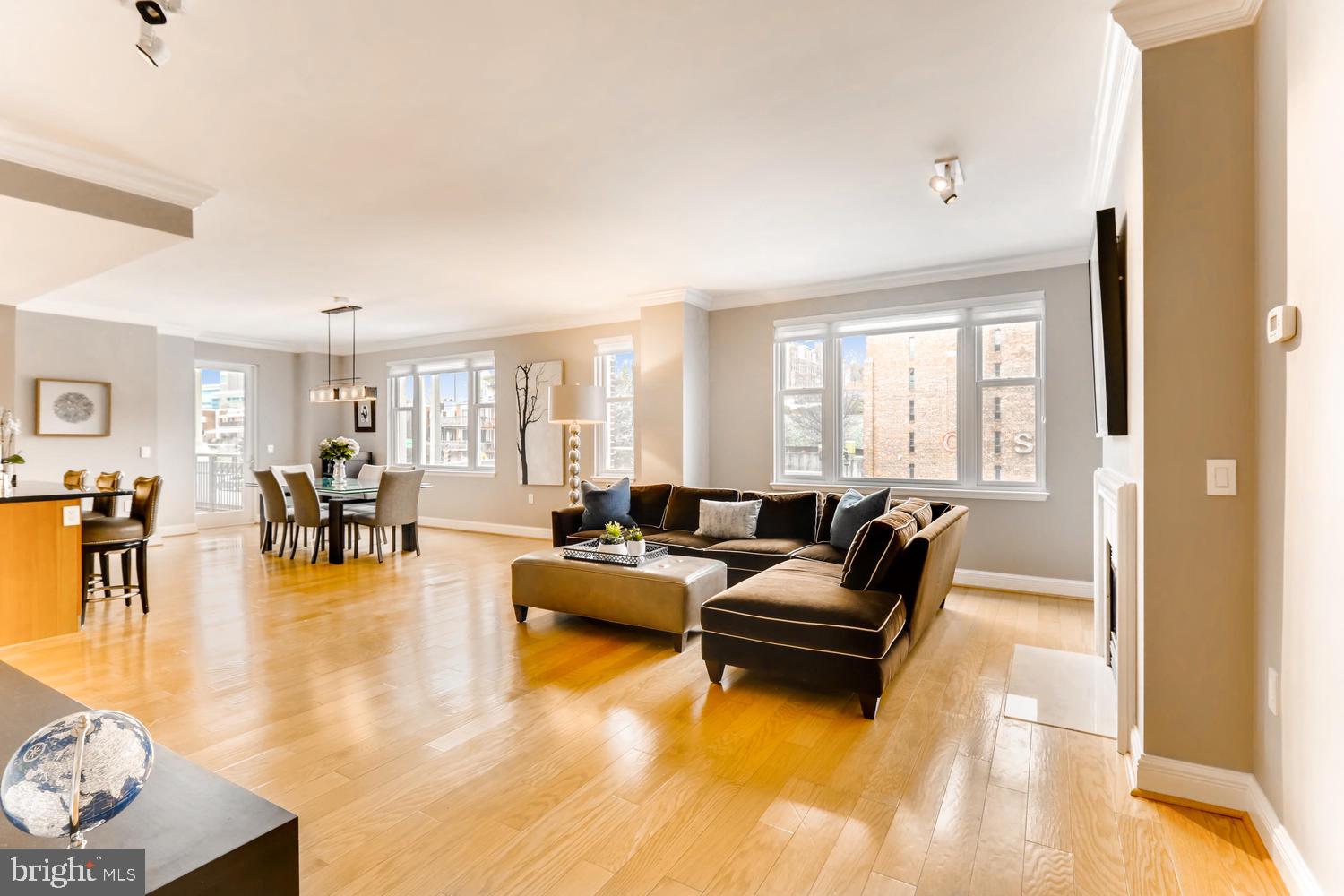 801 Key Highway, Unit 364 Baltimore, MD 21230 - Photo 7 of 51 Living Room