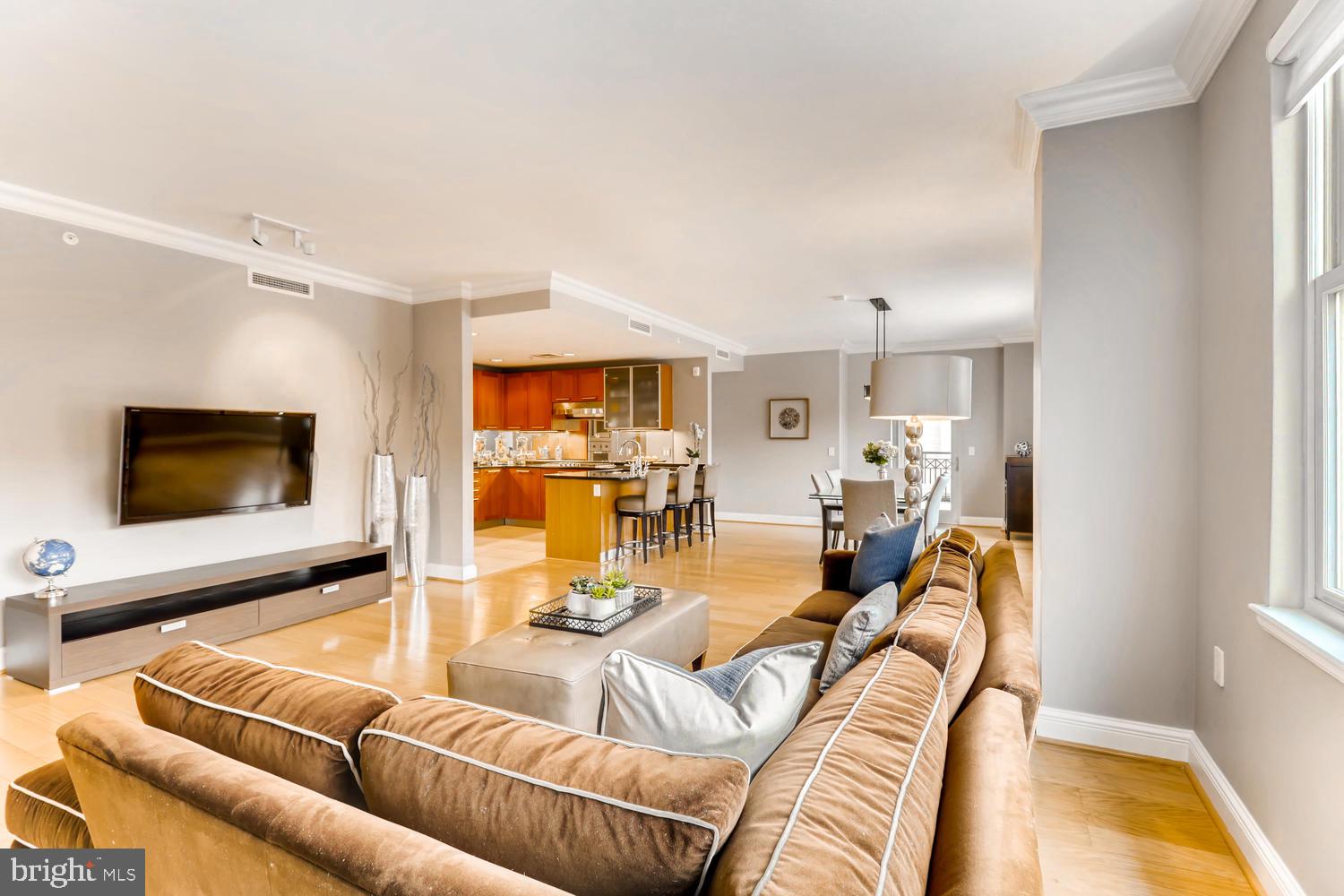 801 Key Highway, Unit 364 Baltimore, MD 21230 - Photo 10 of 51 Living Room